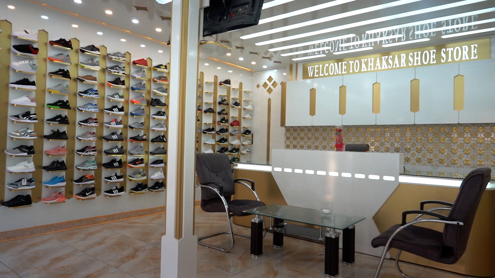 اجرای دکوراسیون داخلی تجاری کفش فروشی