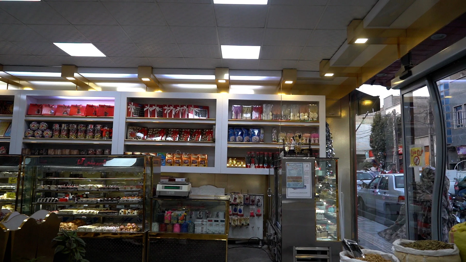 دکوراسیون داخلی مغازه